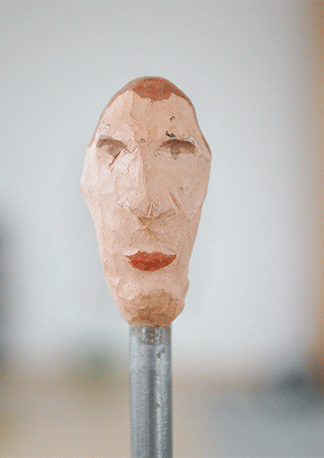 "Nägel mit Köpfen machen" does mean "get down to business", head sculpture series, example of an characterful art image